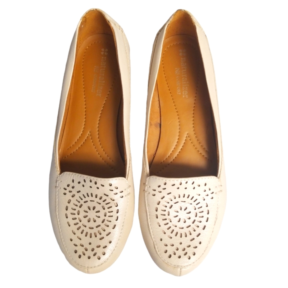 Naturalizer N5 Leather Flat in Off White/Cream